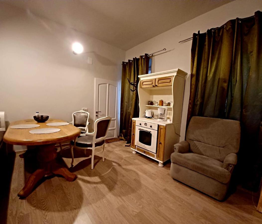 Happy House Appartement Braşov Buitenkant foto