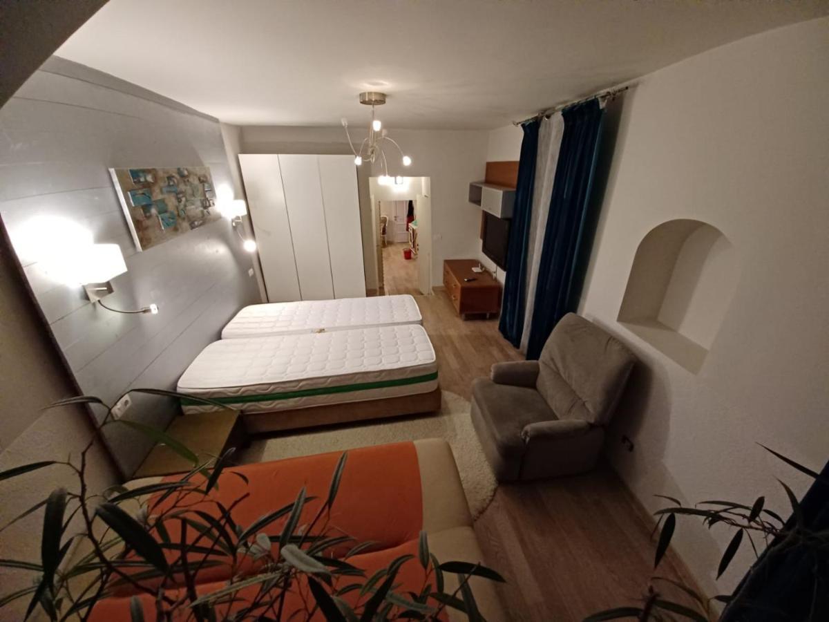 Happy House Appartement Braşov Buitenkant foto